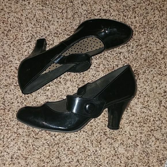 character shoes payless